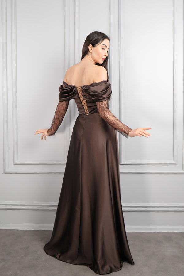 Kayık Yaka Dantel Detaylı Drapeli Saten Abiye Kahve