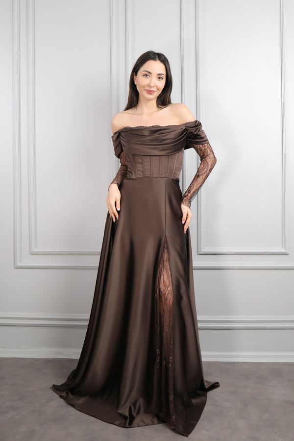 Kayık Yaka Dantel Detaylı Drapeli Saten Abiye Kahve