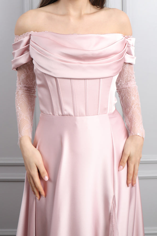 Kayık Yaka Dantel Detaylı Drapeli Saten Abiye Pudra