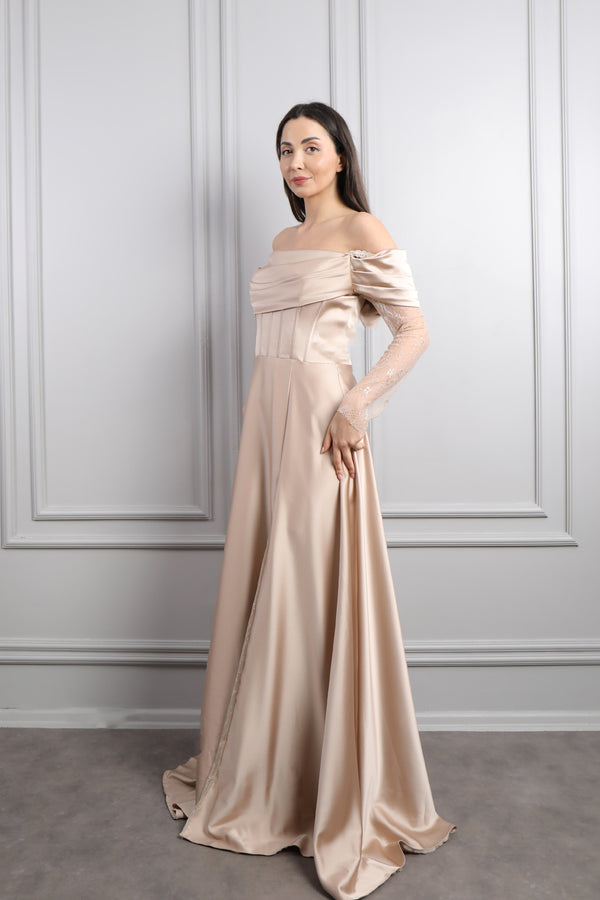 Kayık Yaka Dantel Detaylı Drapeli Saten Abiye Vizon