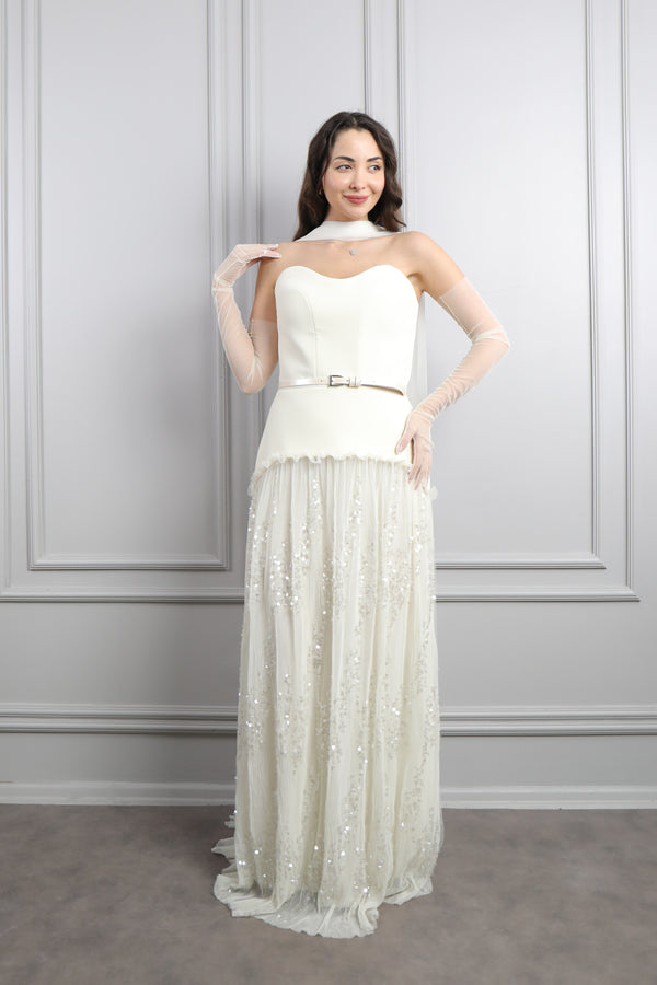 Straplez Beli Kemerli Eldiven Aksesuar Detaylı Eteği Tüllü Abiye Kemik