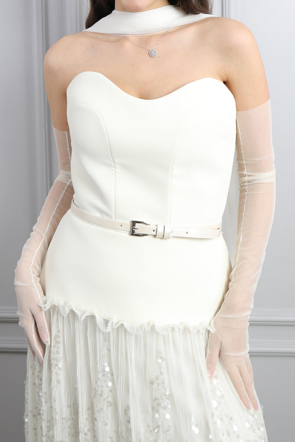 Straplez Beli Kemerli Eldiven Aksesuar Detaylı Eteği Tüllü Abiye Kemik