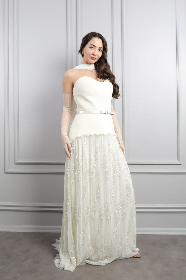 Straplez Beli Kemerli Eldiven Aksesuar Detaylı Eteği Tüllü Abiye Kemik