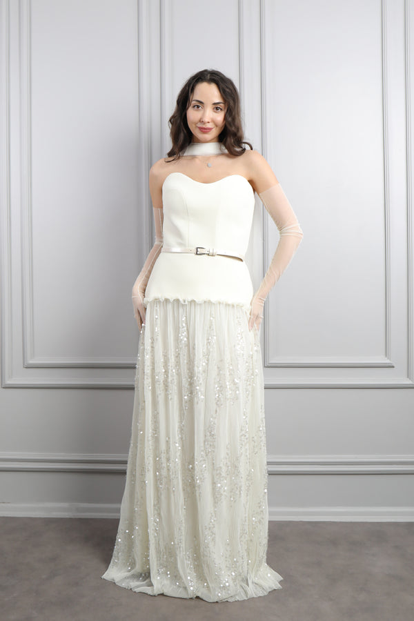 Straplez Beli Kemerli Eldiven Aksesuar Detaylı Eteği Tüllü Abiye Kemik