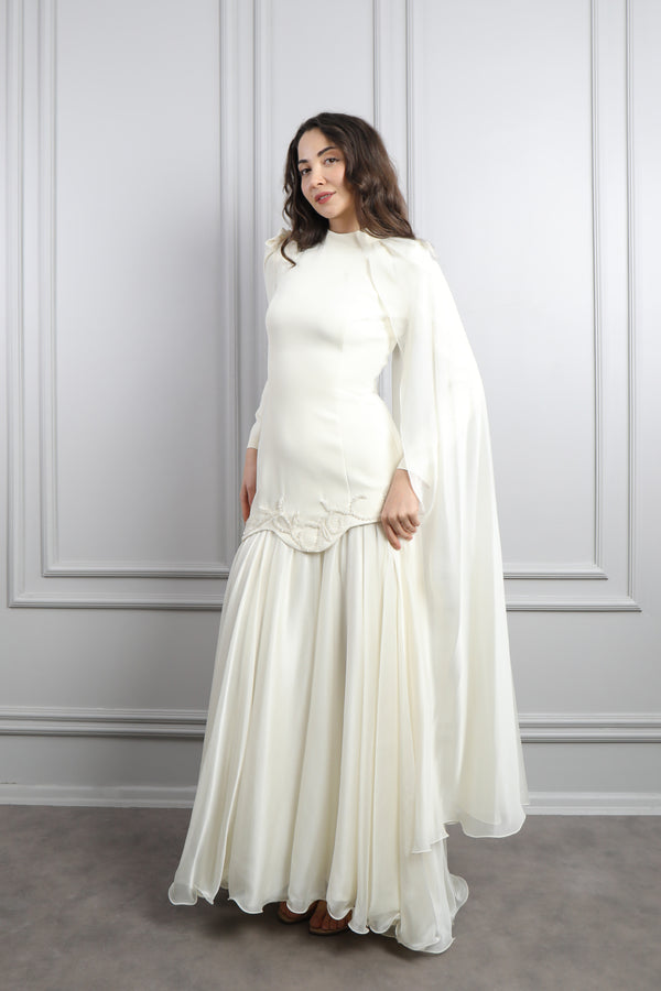 Hakim Yaka Boncuk İşlemeli Omuzdan Pelerin Detaylı Elbise Ekru