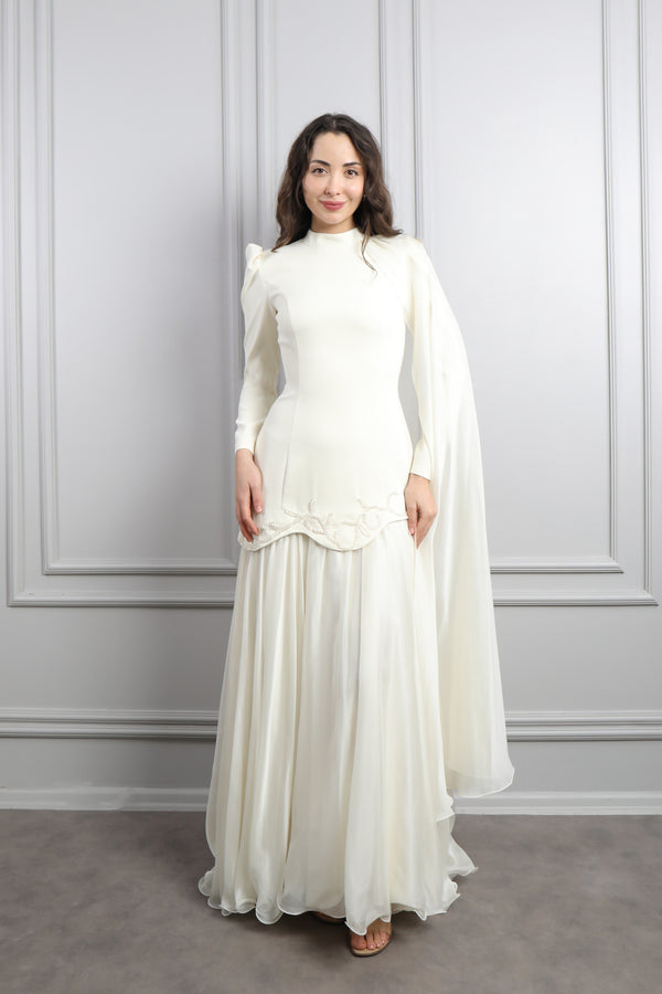 Hakim Yaka Boncuk İşlemeli Omuzdan Pelerin Detaylı Elbise Ekru