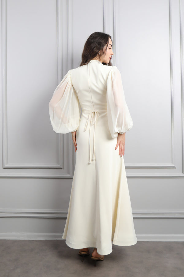 Hakim yaka Boncuk İşlemeli Önü Fiyonk Detaylı Elbise Ekru