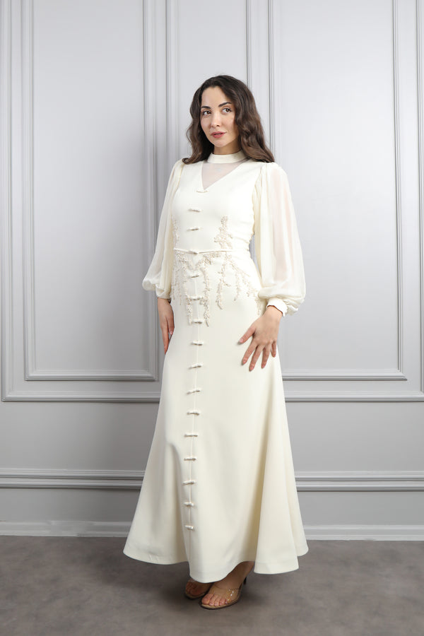 Hakim yaka Boncuk İşlemeli Önü Fiyonk Detaylı Elbise Ekru