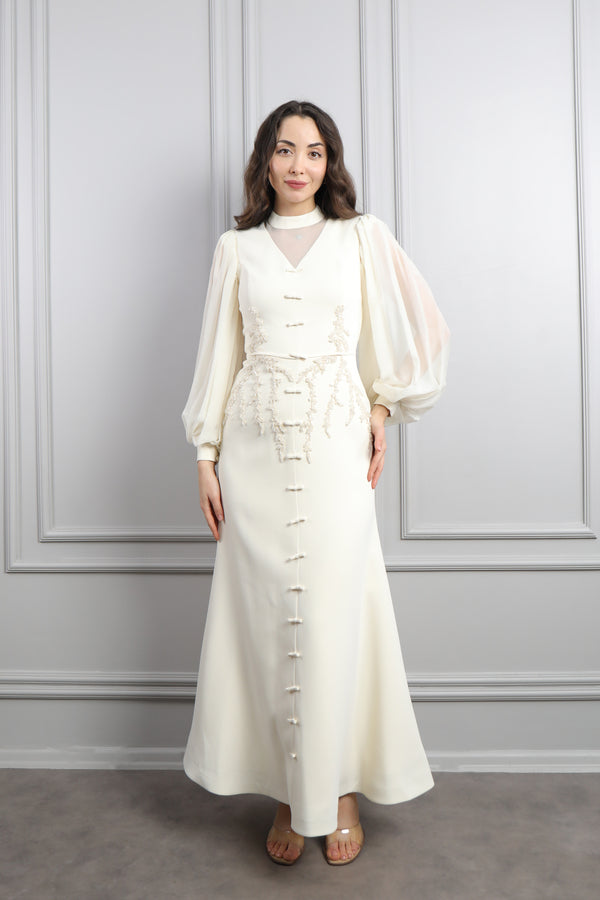 Hakim yaka Boncuk İşlemeli Önü Fiyonk Detaylı Elbise Ekru