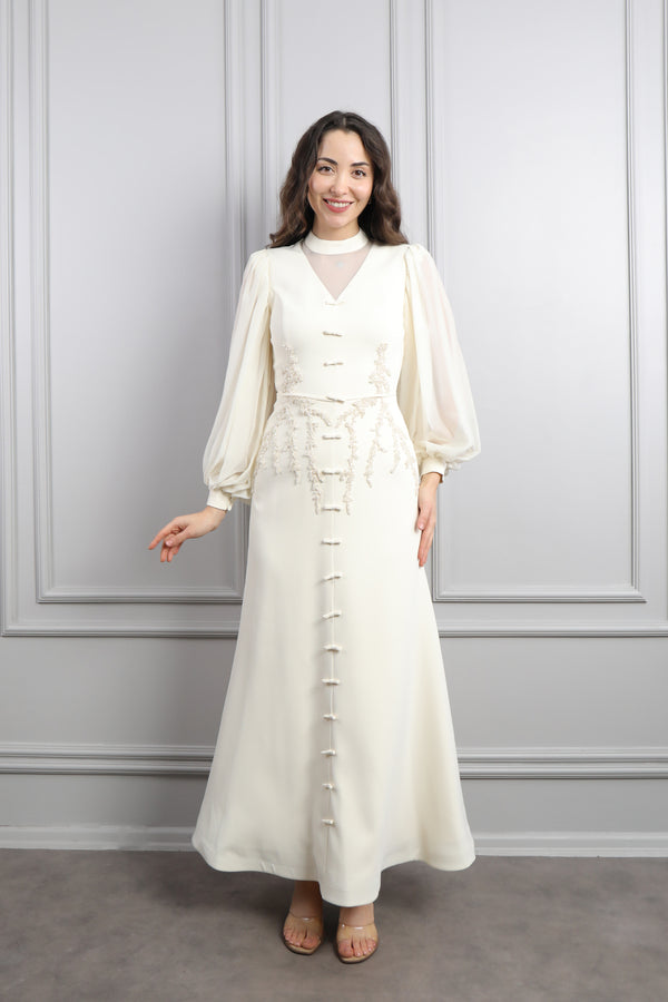 Hakim yaka Boncuk İşlemeli Önü Fiyonk Detaylı Elbise Ekru
