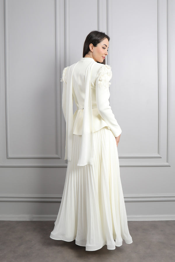 Ceketi Boncuk İşlemeli Çiçek Detaylı Pileli Etek Takım Ekru