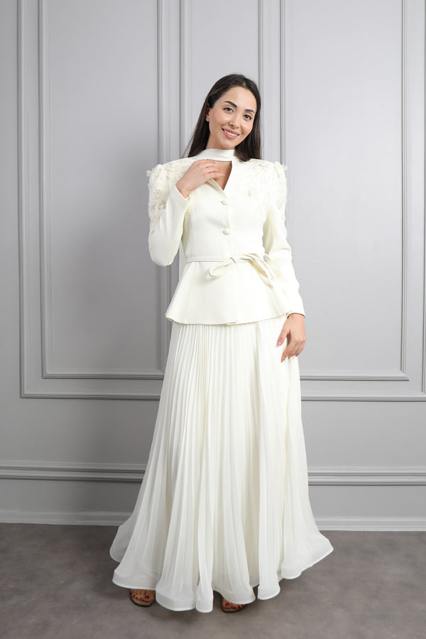 Ceketi Boncuk İşlemeli Çiçek Detaylı Pileli Etek Takım Ekru