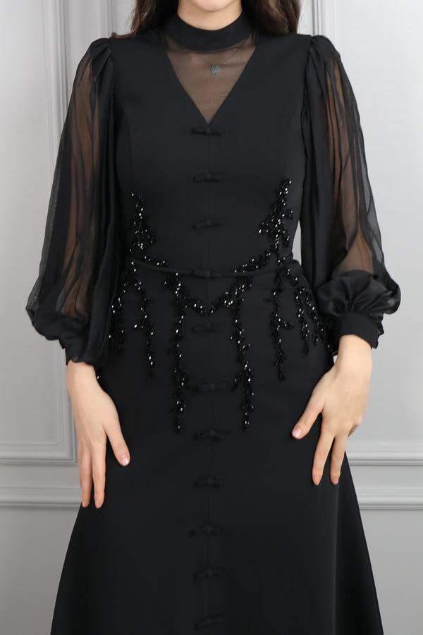 Hakim yaka Boncuk İşlemeli Önü Fiyonk Detaylı Elbise Siyah