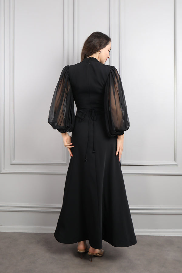 Hakim yaka Boncuk İşlemeli Önü Fiyonk Detaylı Elbise Siyah