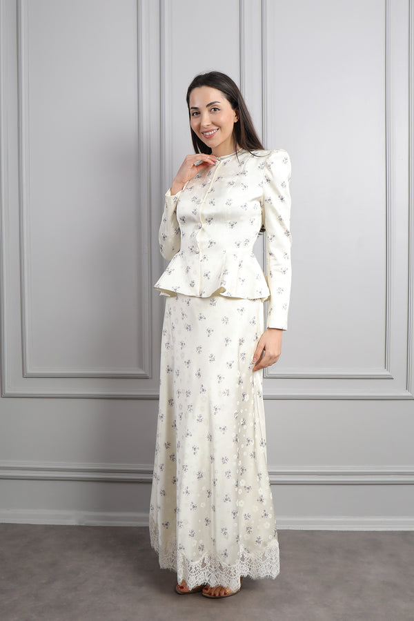 Ceketi Çiçek Desenli Önü Düğmeli İnci Kolye Detaylı Saten Etek Takım Lila