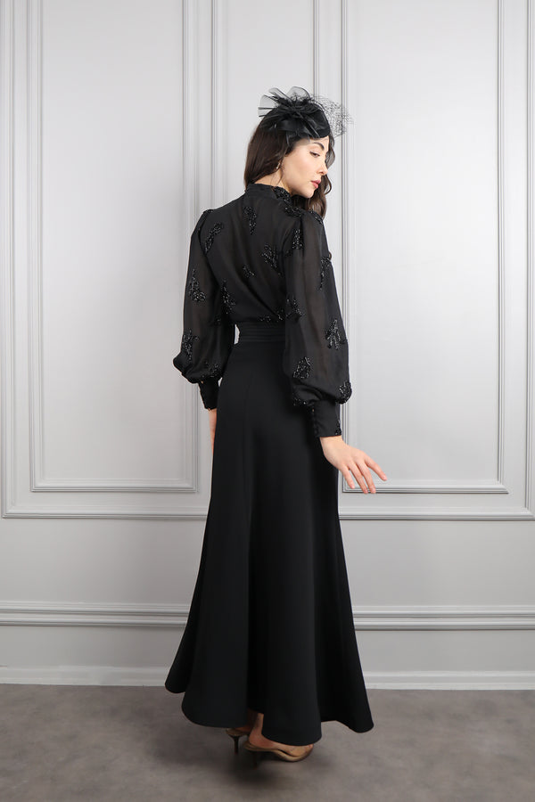 Yakası Bağlamalı Boncuk İşlemeli Saç Aksesuar Detaylı Etek Takım Siyah