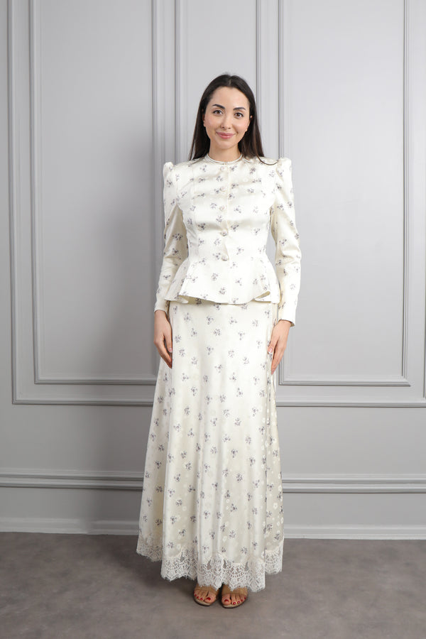 Ceketi Çiçek Desenli Önü Düğmeli İnci Kolye Detaylı Saten Etek Takım Lila