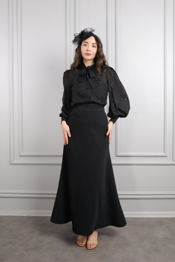 Yakası Bağlamalı Boncuk İşlemeli Saç Aksesuar Detaylı Etek Takım Siyah