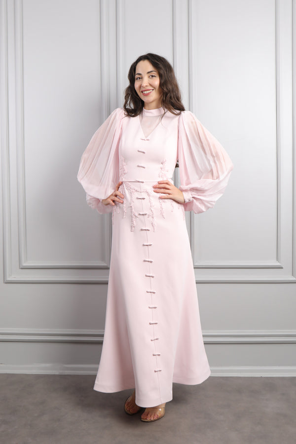 Hakim yaka Boncuk İşlemeli Önü Fiyonk Detaylı Elbise Pudra