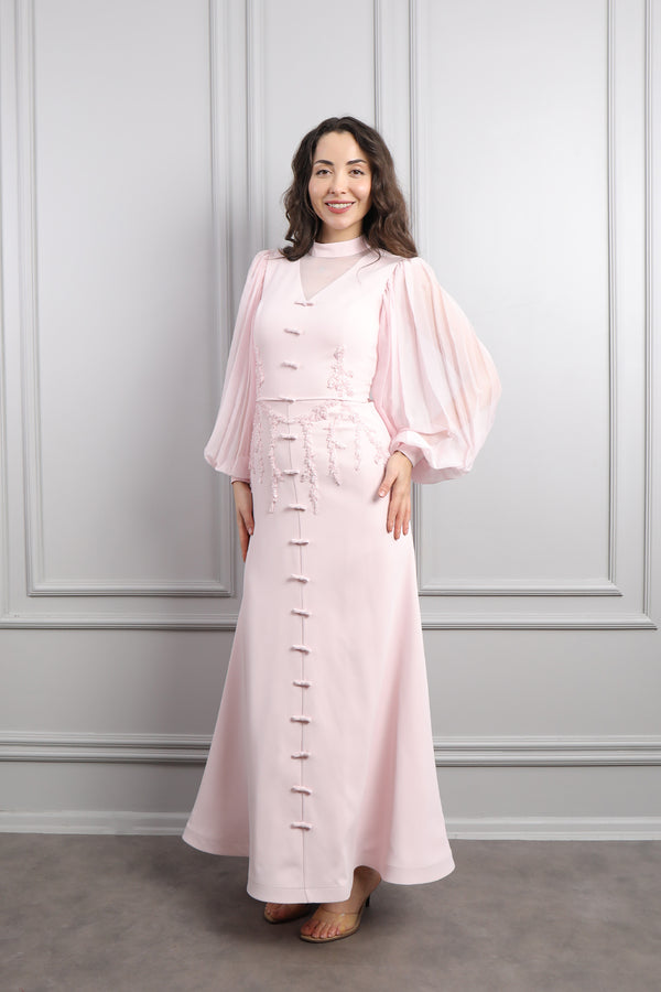 Hakim yaka Boncuk İşlemeli Önü Fiyonk Detaylı Elbise Pudra