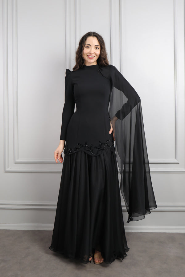 Hakim Yaka Boncuk İşlemeli Omuzdan Pelerin Detaylı Elbise Siyah