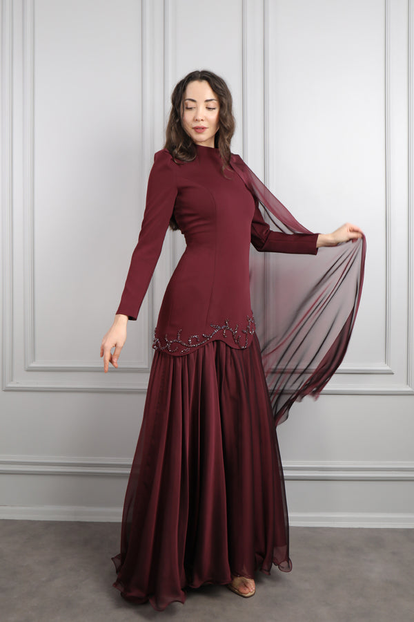 Hakim Yaka Boncuk İşlemeli Omuzdan Pelerin Detaylı Elbise Bordo