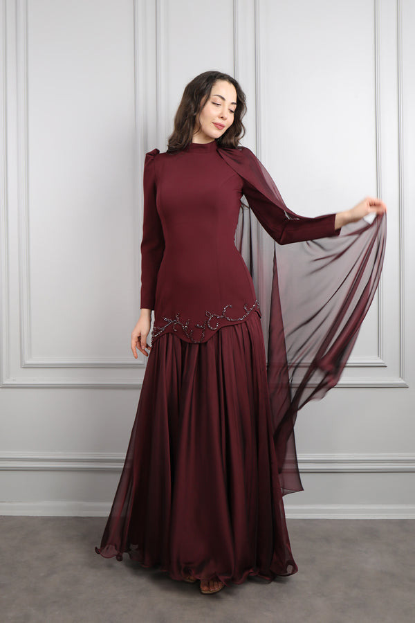 Hakim Yaka Boncuk İşlemeli Omuzdan Pelerin Detaylı Elbise Bordo