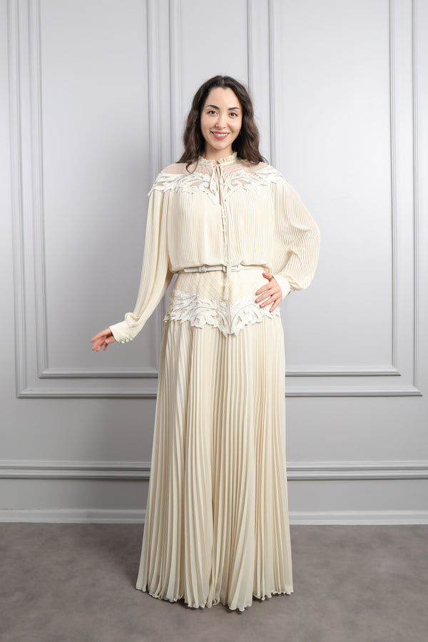 Yakası Bağlamalı Transparan Kadife Detaylı Büyük Beden Şifon Elbise Bej