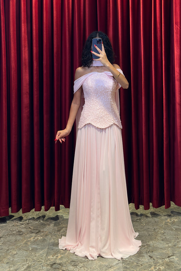 Kayık Yaka Önü Boncuk İşlemeli Pileli Abiye Pembe