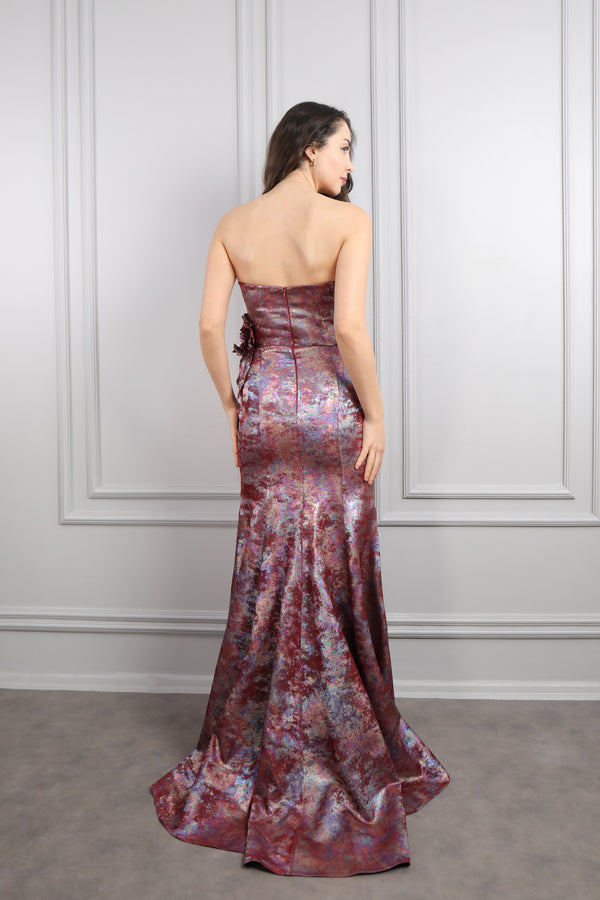 Straplez Beli Çiçek Detaylı Pelerinli Desenli Abiye Bordo