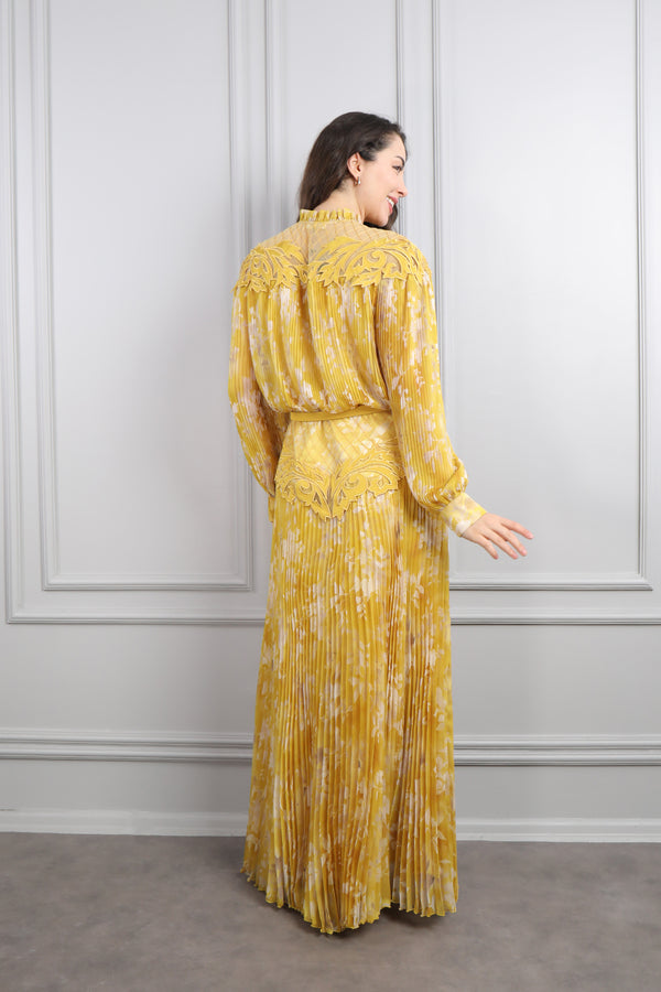 Yakası Bağlamalı Transparan Kadife Detayl Desenliı Büyük Beden Şifon Elbise Sarı