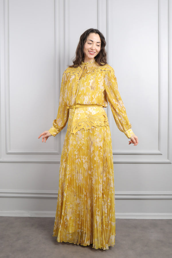 Yakası Bağlamalı Transparan Kadife Detayl Desenliı Büyük Beden Şifon Elbise Sarı