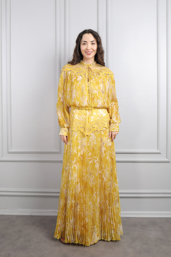 Yakası Bağlamalı Transparan Kadife Detayl Desenliı Büyük Beden Şifon Elbise Sarı