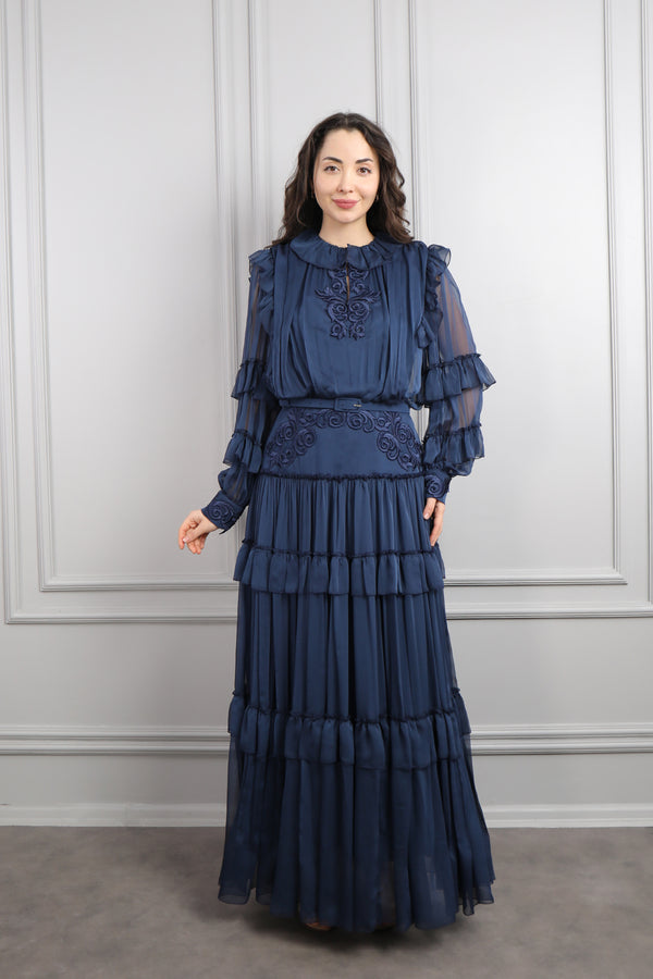 Beli Kemerli İşlemeli Fırfır Detaylı Büyük Beden Şifon Elbise Lacivert