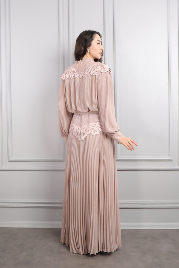 Yakası Bağlamalı Transparan Kadife Detaylı Büyük Beden Şifon Elbise Pudra