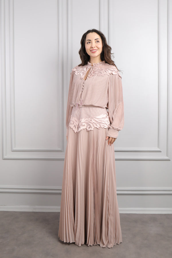 Yakası Bağlamalı Transparan Kadife Detaylı Büyük Beden Şifon Elbise Pudra