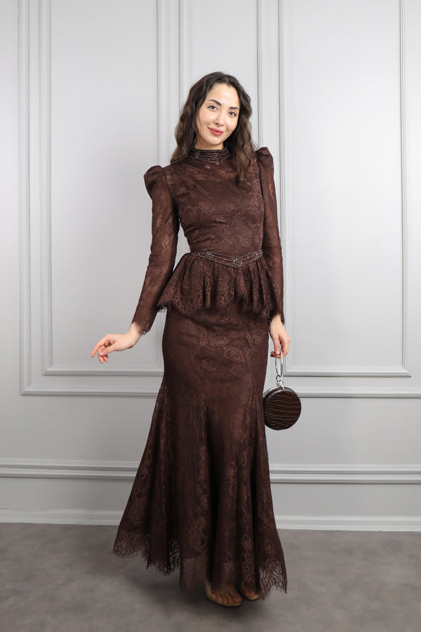 Hakim Yaka Boncuk İşlemeli Çanta Aksesuar Detaylı Dantelli Etek Takım Kahve