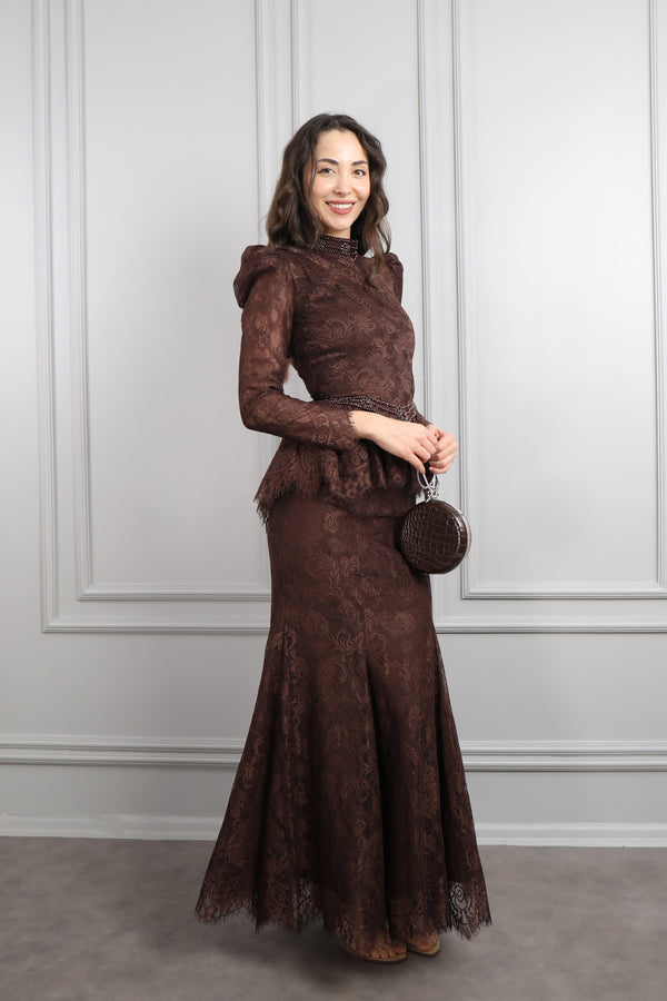 Hakim Yaka Boncuk İşlemeli Çanta Aksesuar Detaylı Dantelli Etek Takım Kahve