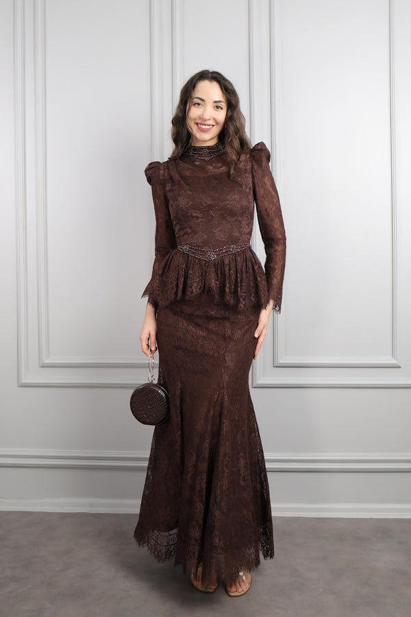 Hakim Yaka Boncuk İşlemeli Çanta Aksesuar Detaylı Dantelli Etek Takım Kahve