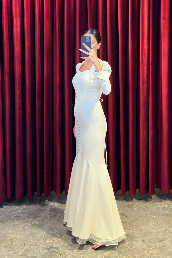 Omuzu ve Kolu İnci İşlemeli Elbise Ekru