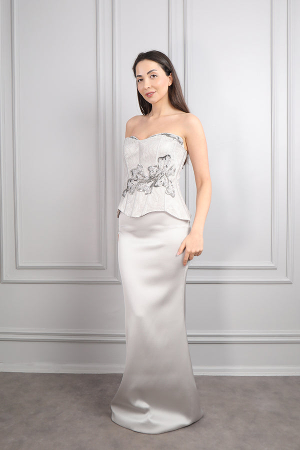 Straplez Yakası Taş İşlemeli Beli Çiçek Detaylı Balık Abiye Taş