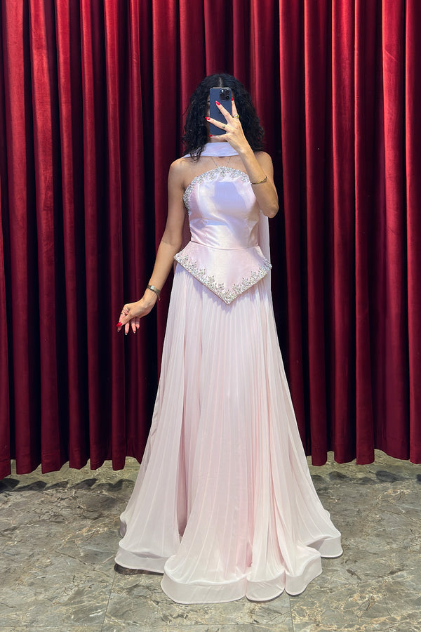 Asimetrik Kesim Kristal Taş İşlemeli Fular Detaylı Pileli Abiye Pembe