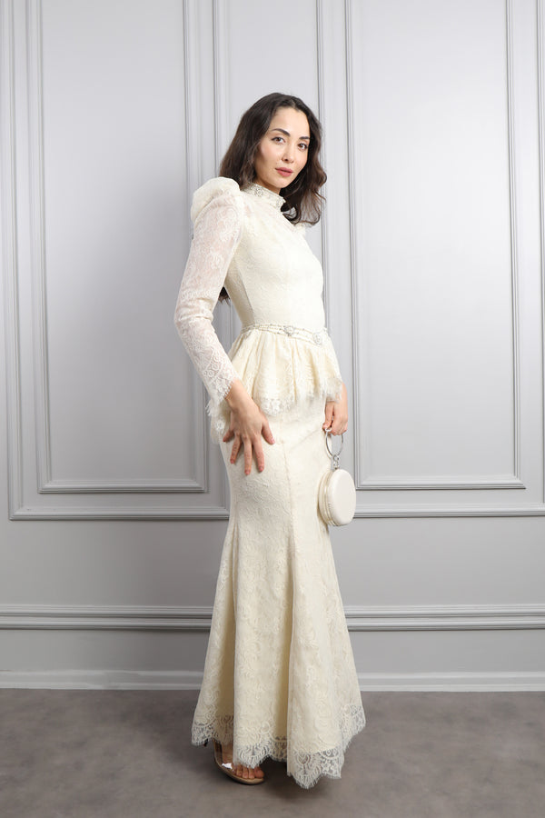 Hakim Yaka Boncuk İşlemeli Çanta Aksesuar Detaylı Dantelli Etek Takım Ekru