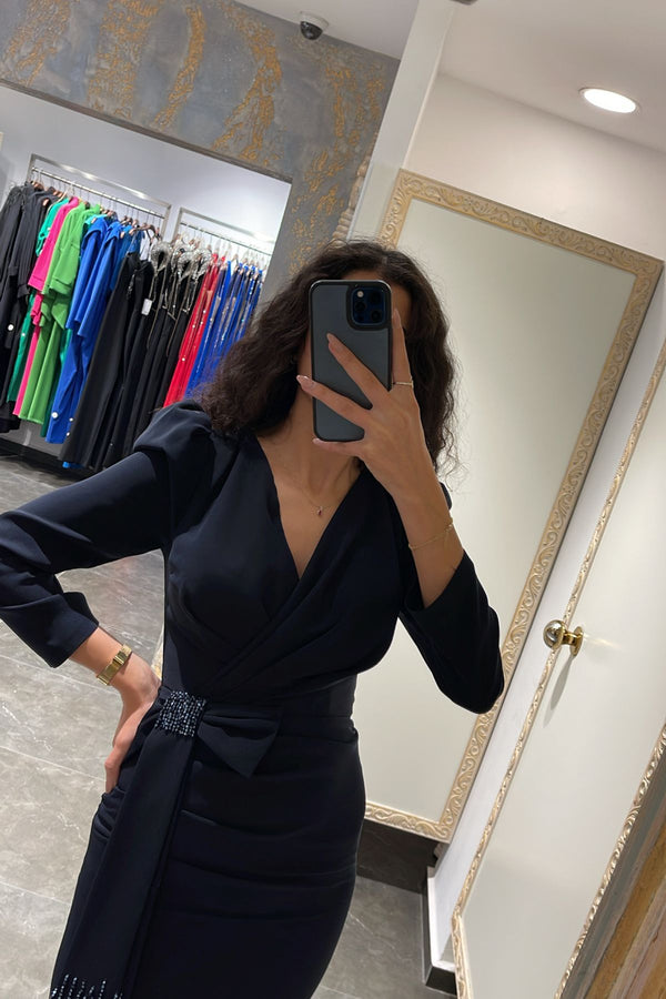 V Yaka Beli Kurdele Detaylı Elbise Lacivert
